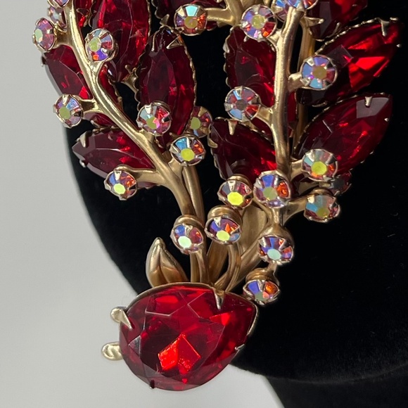 Vintage Red, and A.B. Gold Tone, Large Floral/Leaf Spray Brooch. - Picture 6 of 10